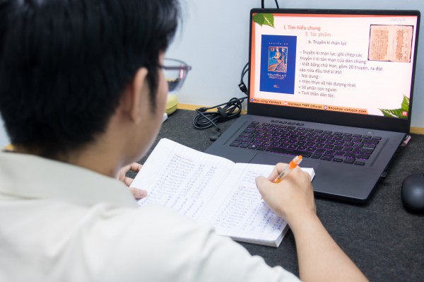 Cao điểm ôn thi tốt nghiệp THPT: Người 'áp lực kinh khủng', người giảm lo âu