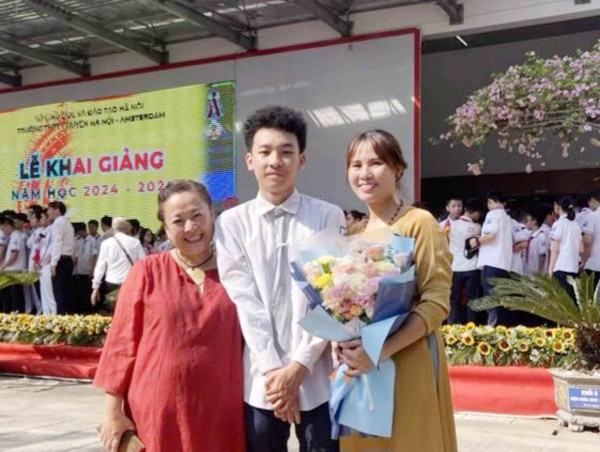 Cậu học trò chuyên tiếng Nga đạt điểm IELTS, SAT top 1% thế giới