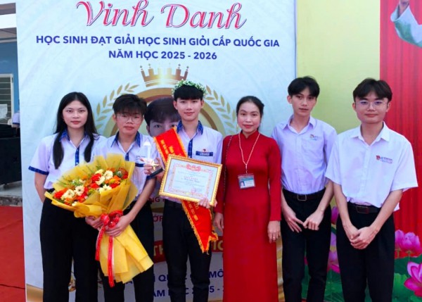 Cậu học trò vùng Đất Mũi đam mê môn lịch sử