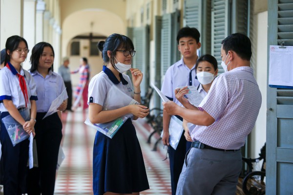 Chấm thi lớp 10 tại TP.HCM: Giám khảo không được mang hướng dẫn chấm ra ngoài