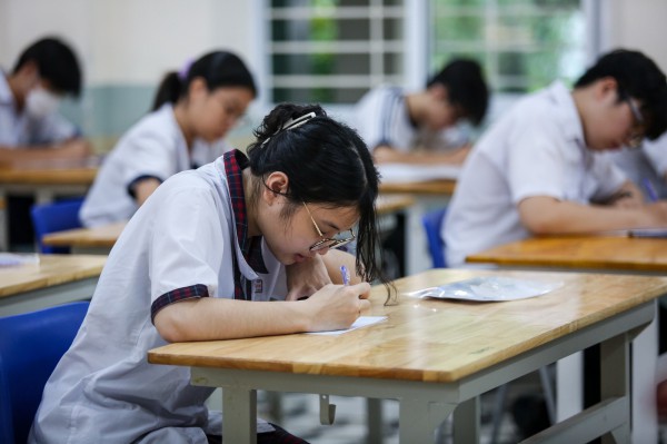 Chấm thi tốt nghiệp THPT môn văn: Quy trình nghiêm ngặt, có lo 