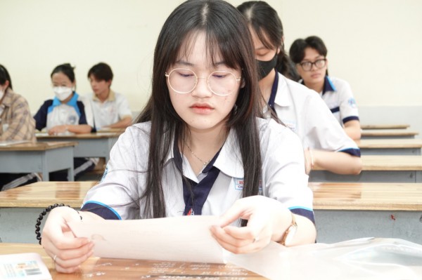 Chấm thi tốt nghiệp THPT tại TP.HCM: Đã có điểm 9 môn ngữ văn