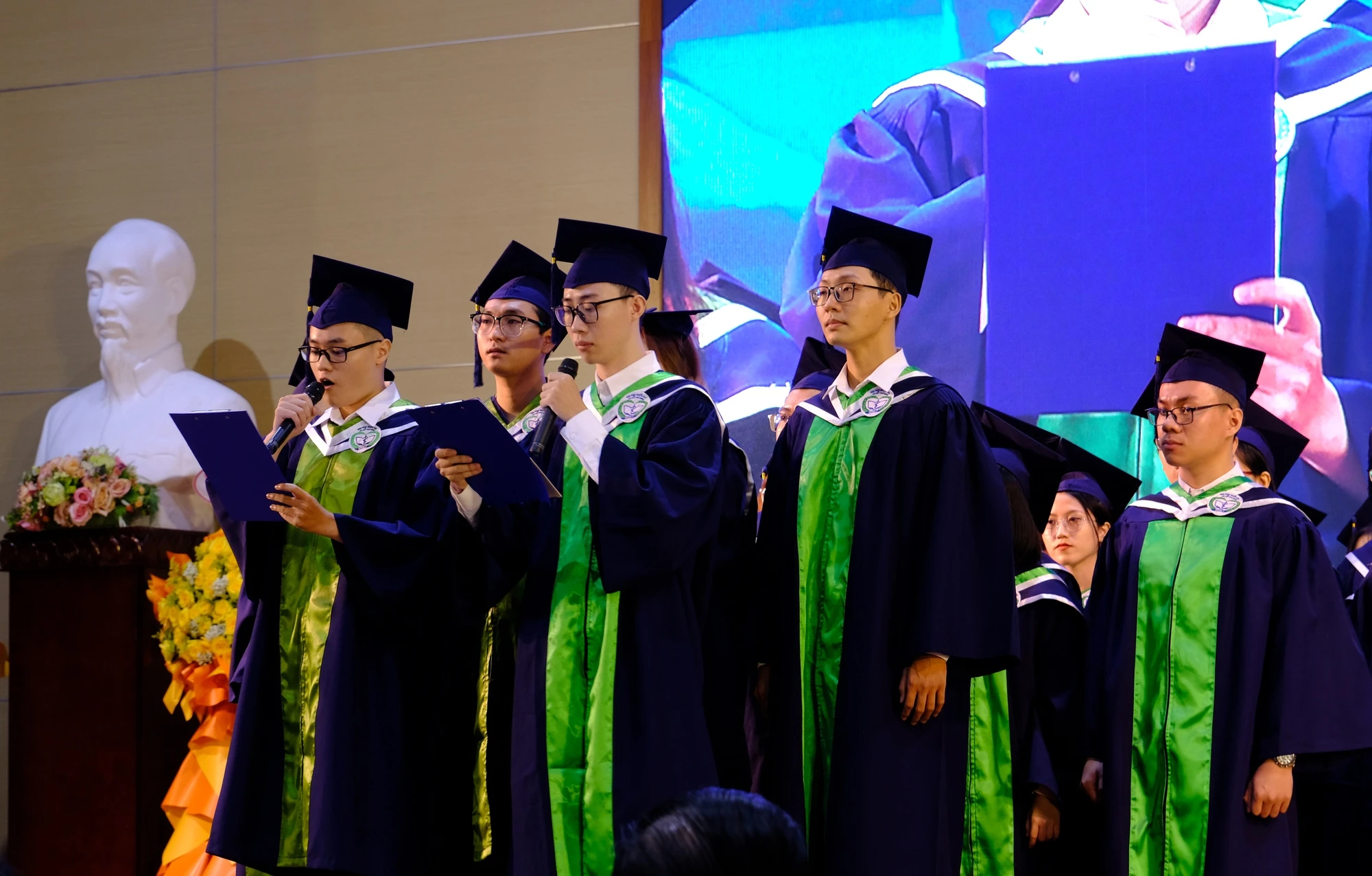 Chính phủ sẽ thu hút người có tài năng bằng tiền lương, vay mua nhà ra sao?