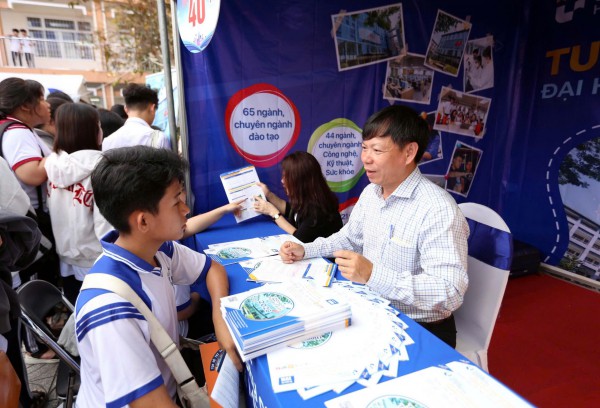Chọn ngành học thời bùng nổ AI: Thay đổi tư duy về nghề nghiệp, học tập