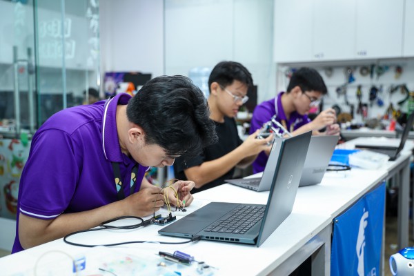 Chọn ngành học thời bùng nổ AI: Thay đổi tư duy về nghề nghiệp, học tập