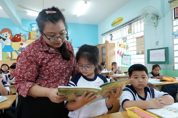 Chọn sách giáo khoa: Một bước thực hiện dân chủ học đường