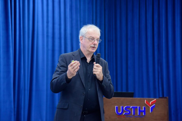 Chủ nhân giải Nobel Hóa học 2022: Công trình của tôi được trao giải bởi nó 