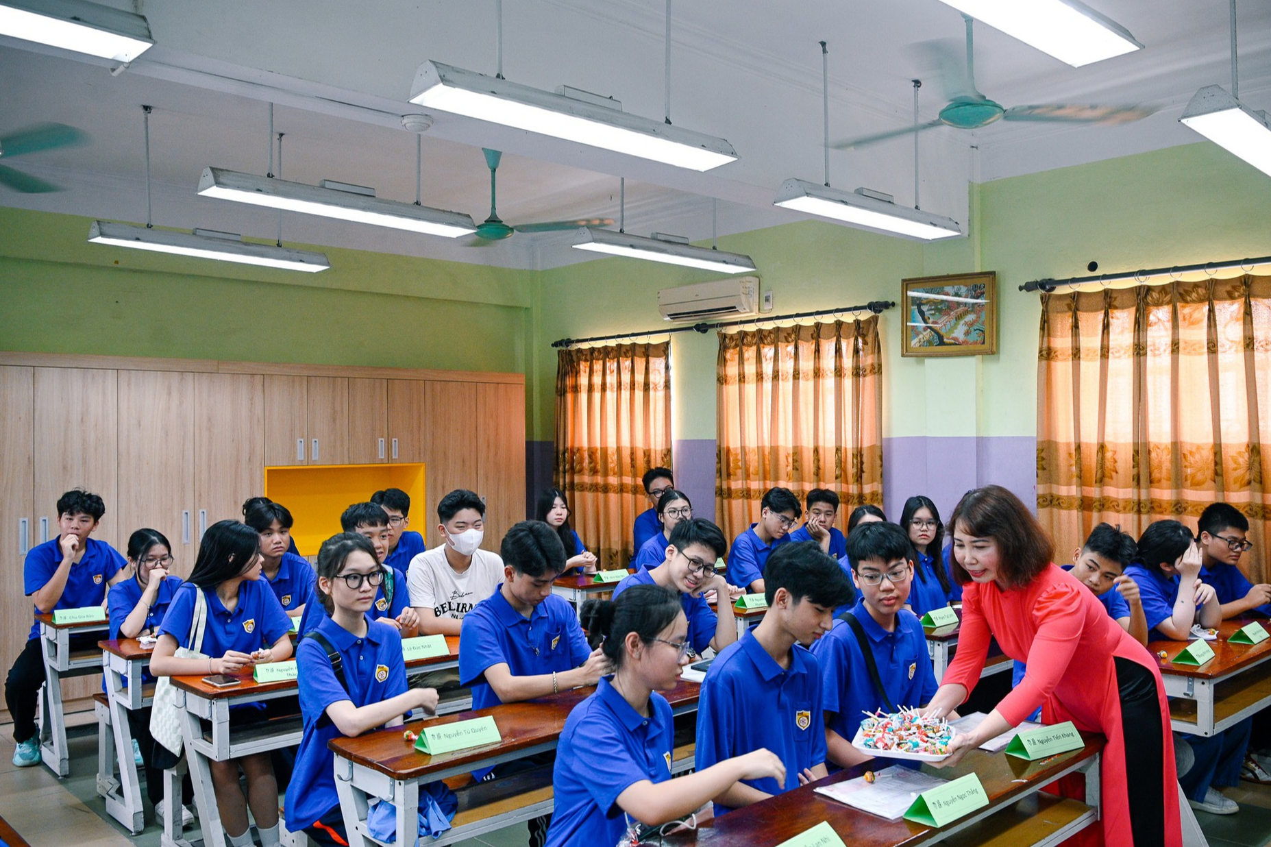 Chuẩn bàn ghế học sinh không có cỡ dành cho người cao trên 175 cm Chuẩn bàn ghế học sinh không có cỡ dành cho người cao trên 175 cm