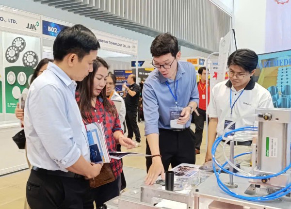 Chuẩn đào tạo vi mạch bán dẫn: Băn khoăn phạm vi áp dụng Chuẩn đào tạo vi mạch bán dẫn: Băn khoăn phạm vi áp dụng
