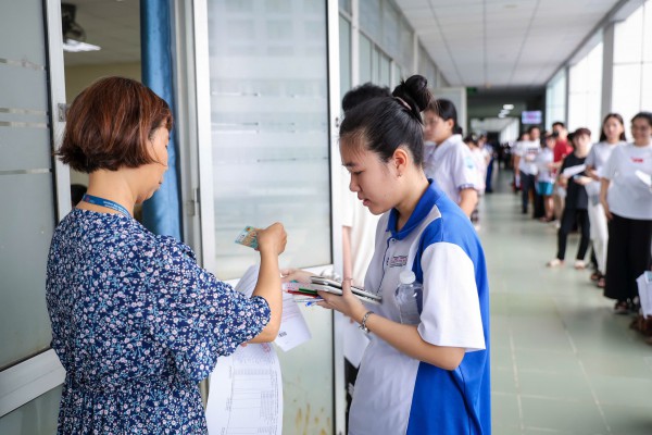 Chuẩn mực khảo thí: Ranh giới giữa học hỏi và sao chép khi xây dựng đề thi