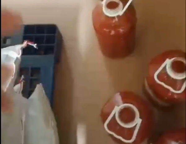 Clip tố bếp cung cấp suất ăn bán trú ở Thủ Đức: Hiệu trưởng lên tiếng Clip tố bếp cung cấp suất ăn bán trú ở Thủ Đức: Hiệu trưởng lên tiếng