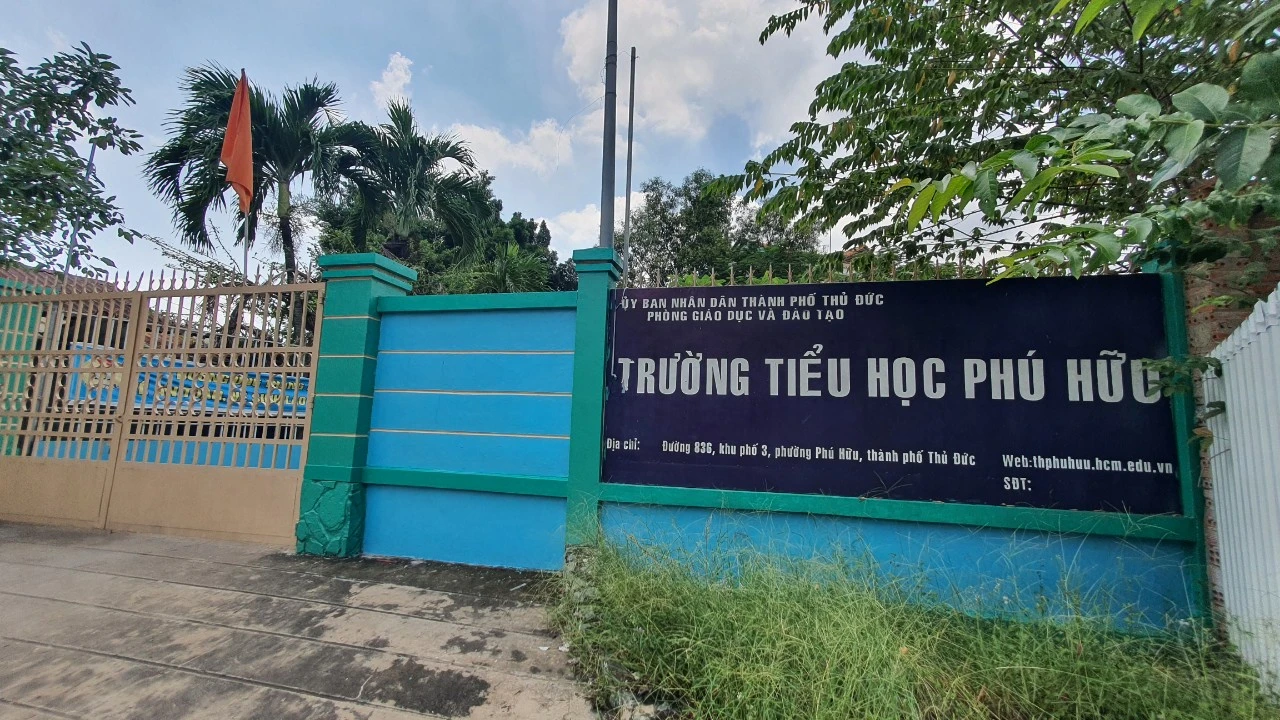 Clip tố bếp cung cấp suất ăn bán trú ở Thủ Đức: Hiệu trưởng lên tiếng Clip tố bếp cung cấp suất ăn bán trú ở Thủ Đức: Hiệu trưởng lên tiếng