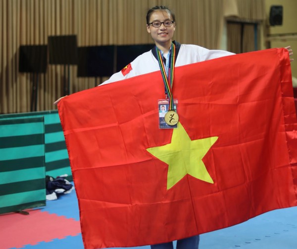 Cô gái vàng của taekwondo: Thể thao giỏi, học tập tài năng