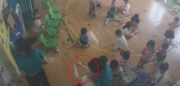 Cô giáo mầm non đánh tới tấp trẻ 22 tháng tuổi vì 'buồn chuyện gia đình'