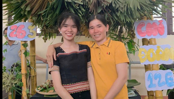 Cơm nắm của mẹ vùng biên theo con vào phòng thi tốt nghiệp Cơm nắm của mẹ vùng biên theo con vào phòng thi tốt nghiệp