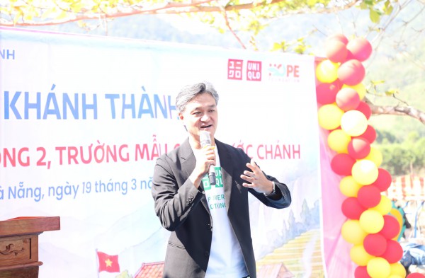 Con có trường học mới, người mẹ đồng bào Giẻ Triêng rưng rưng hạnh phúc