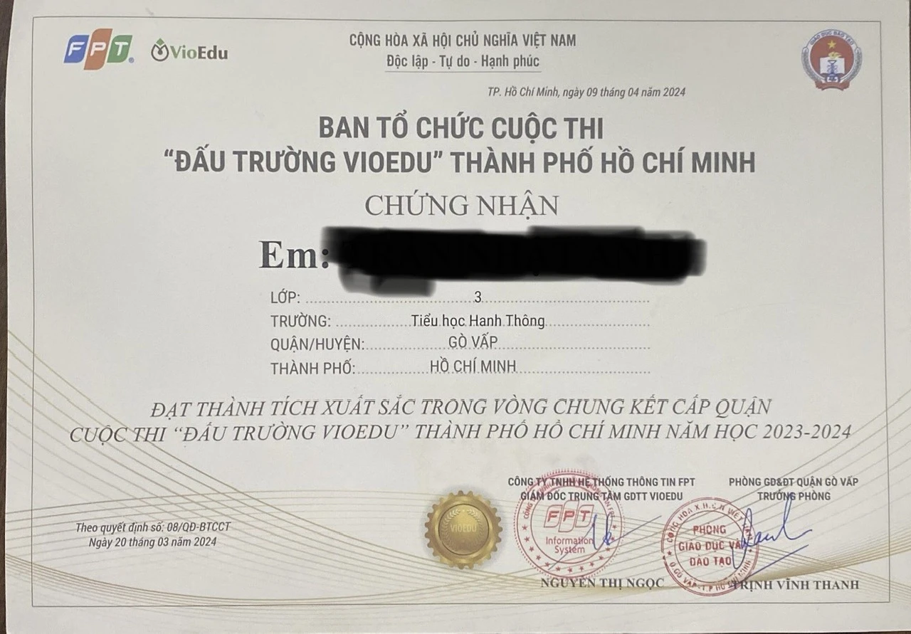 'Con được giải mà trường không phát thưởng, nghỉ hè gọi lên thư viện nhận'