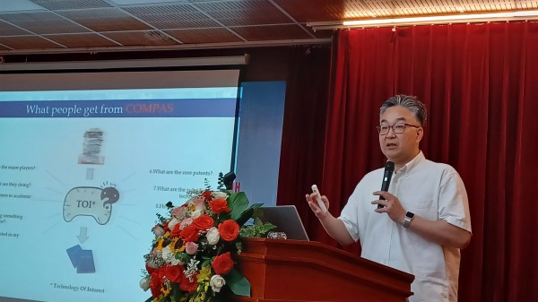 Công cụ hỗ trợ nhà khoa học Việt Nam ra quyết định trong nghiên cứu