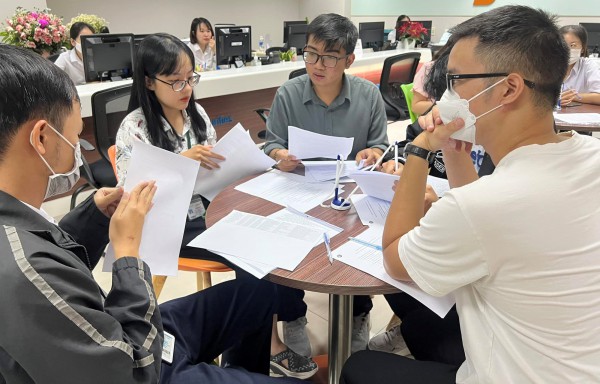 Cuộc thi đầu tư chứng khoán Việt Nam lần đầu có khách mời sinh viên quốc tế