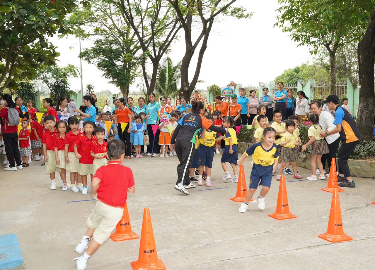 Cười hết cỡ trong ngày hội thể thao của trẻ mầm non