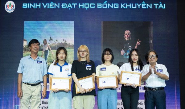 Cựu học sinh trường THCS gây quỹ học bổng hơn 2 tỉ đồng cho sinh viên