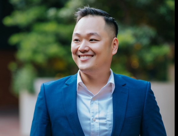 Cựu sinh viên Việt viết sách bán chạy trên Amazon: 'Tôi muốn con thấy tên trên mạng'