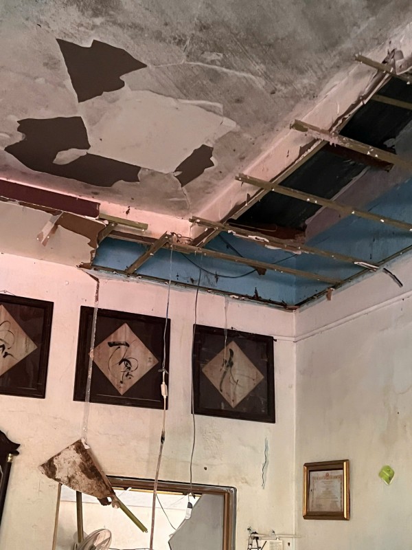 Cứu trợ miền Trung: Thùng nước của thầy giáo và tấm lòng người Phú Yên