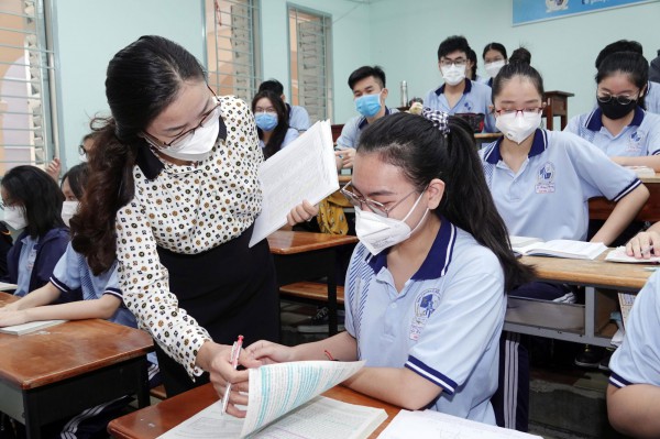 Dạy học không bám sách giáo khoa, được không? Dạy học không bám sách giáo khoa, được không?