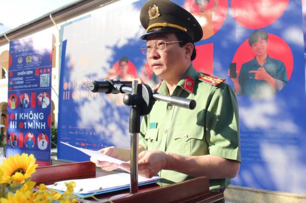 Diễn viên 'Mưa đỏ', á hậu cùng học sinh trường chuyên chống lừa đảo trực tuyến Diễn viên 'Mưa đỏ', á hậu cùng học sinh trường chuyên chống lừa đảo trực tuyến