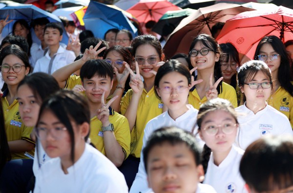 Diễn viên 'Mưa đỏ', á hậu cùng học sinh trường chuyên chống lừa đảo trực tuyến Diễn viên 'Mưa đỏ', á hậu cùng học sinh trường chuyên chống lừa đảo trực tuyến