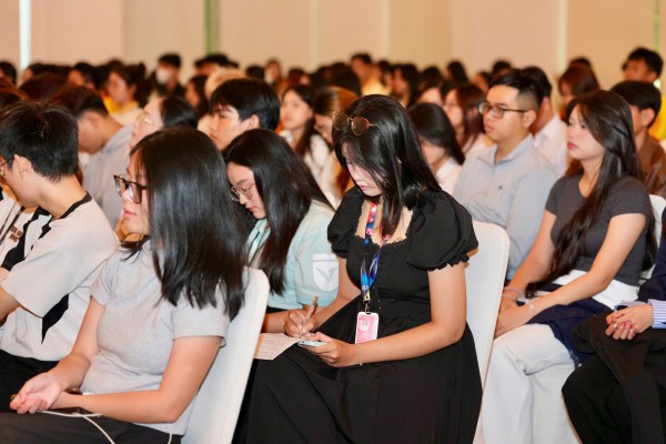 Doanh nghiệp đừng chỉ tuyển mà hãy cùng đào tạo nhân sự lĩnh vực truyền thông Doanh nghiệp đừng chỉ tuyển mà hãy cùng đào tạo nhân sự lĩnh vực truyền thông