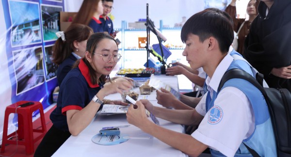 Doanh nghiệp 'khát' nhân lực, tuyển hàng ngàn sinh viên cao đẳng Doanh nghiệp 'khát' nhân lực, tuyển hàng ngàn sinh viên cao đẳng