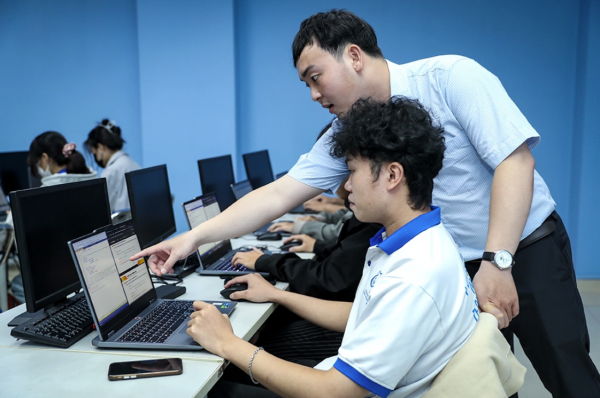 Dự kiến lương cơ sở tăng lên 2,53 triệu đồng, lương giảng viên thay đổi ra sao?