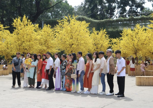 Du lịch hay về quê: Yêu thương có phải chỉ thể hiện qua những ngày tết?