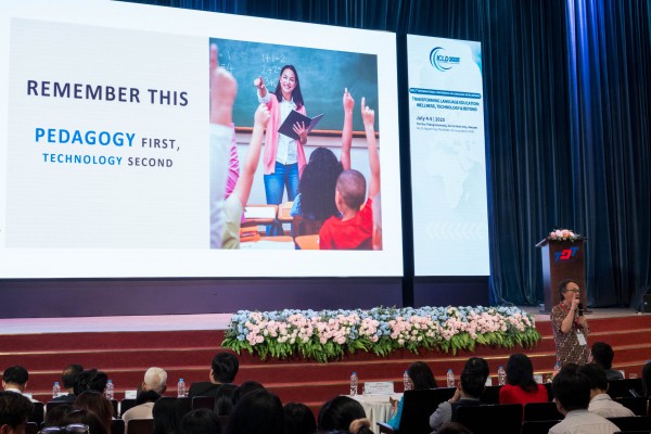 Dùng công nghệ để dạy tiếng Anh chưa chắc giúp học sinh giỏi hơn Dùng công nghệ để dạy tiếng Anh chưa chắc giúp học sinh giỏi hơn