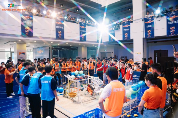 FPTU AI & Robotics Challenge 2025: 50 đội chiến binh sẵn sàng bước vào Chung kết FPTU AI & Robotics Challenge 2025: 50 đội chiến binh sẵn sàng bước vào Chung kết