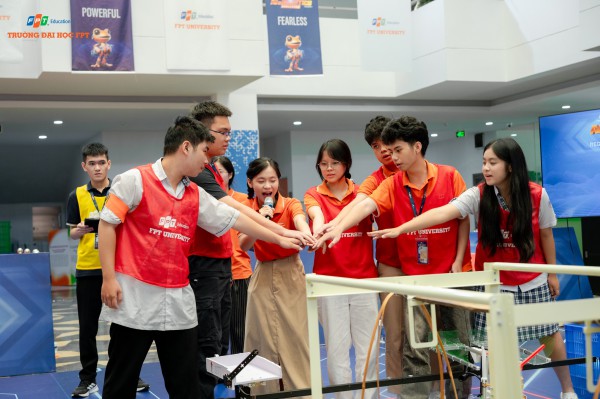 FPTU AI & Robotics Challenge 2025: 50 đội chiến binh sẵn sàng bước vào Chung kết FPTU AI & Robotics Challenge 2025: 50 đội chiến binh sẵn sàng bước vào Chung kết