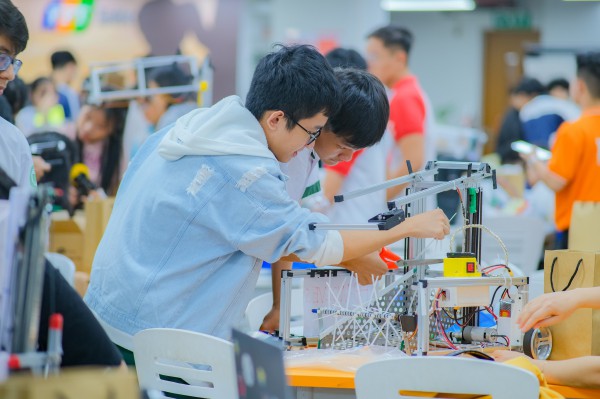 FPTU AI & Robotics Challenge 2025: 50 đội chiến binh sẵn sàng bước vào Chung kết FPTU AI & Robotics Challenge 2025: 50 đội chiến binh sẵn sàng bước vào Chung kết