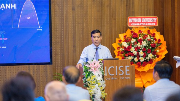 GS Đàm Thanh Sơn sẽ đến Gia Lai dự hội thảo vật lý lượng tử GS Đàm Thanh Sơn sẽ đến Gia Lai dự hội thảo vật lý lượng tử