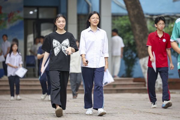 Gần 125.000 học sinh Hà Nội làm thủ tục thi vào lớp 10