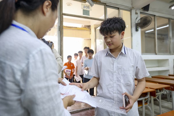 Gần 125.000 học sinh Hà Nội làm thủ tục thi vào lớp 10