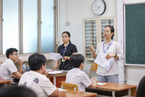 Gần 125.000 học sinh Hà Nội làm thủ tục thi vào lớp 10