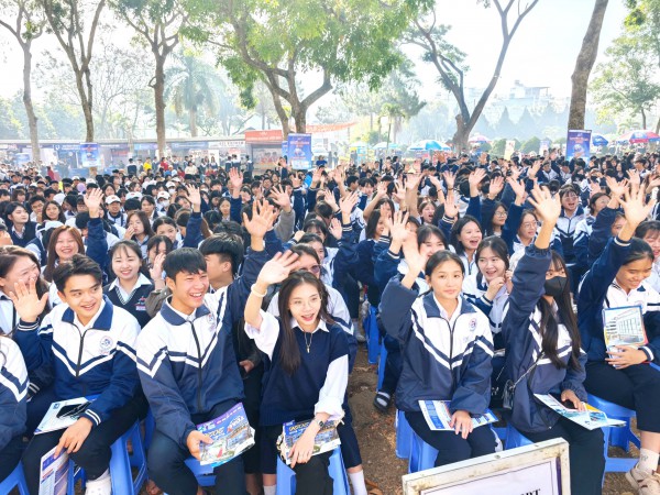 Gần 5.000 học sinh lớp 12 'hít thở' không khí đại học trước các kỳ thi lớn