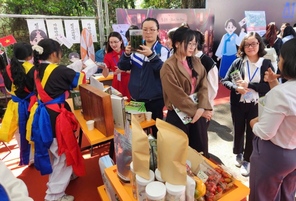 Gần 5.000 học sinh lớp 12 'hít thở' không khí đại học trước các kỳ thi lớn