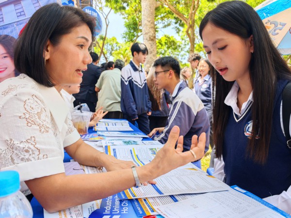 Gần 5.000 học sinh lớp 12 'hít thở' không khí đại học trước các kỳ thi lớn