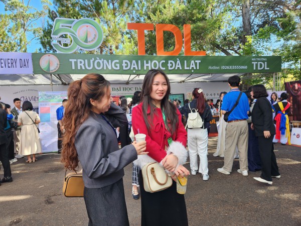 Gần 5.000 học sinh lớp 12 'hít thở' không khí đại học trước các kỳ thi lớn