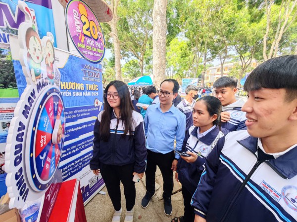 Gần 5.000 học sinh lớp 12 'hít thở' không khí đại học trước các kỳ thi lớn