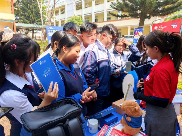 Gần 5.000 học sinh lớp 12 'hít thở' không khí đại học trước các kỳ thi lớn