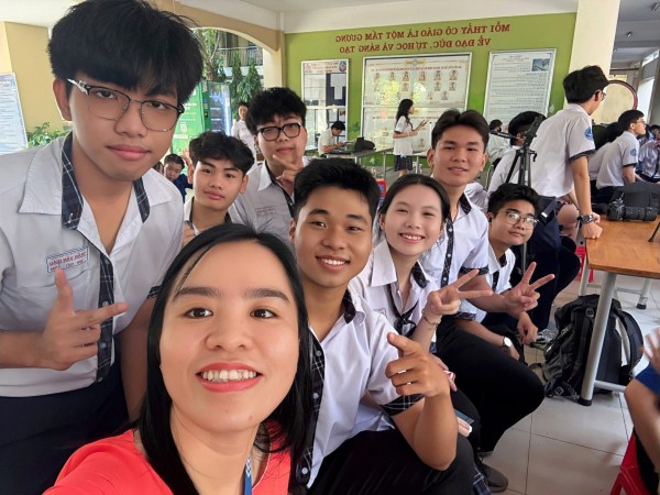 Gặp nam sinh hát nhạc đỏ gây bão mạng: Nhiều bất ngờ Gặp nam sinh hát nhạc đỏ gây bão mạng: Nhiều bất ngờ
