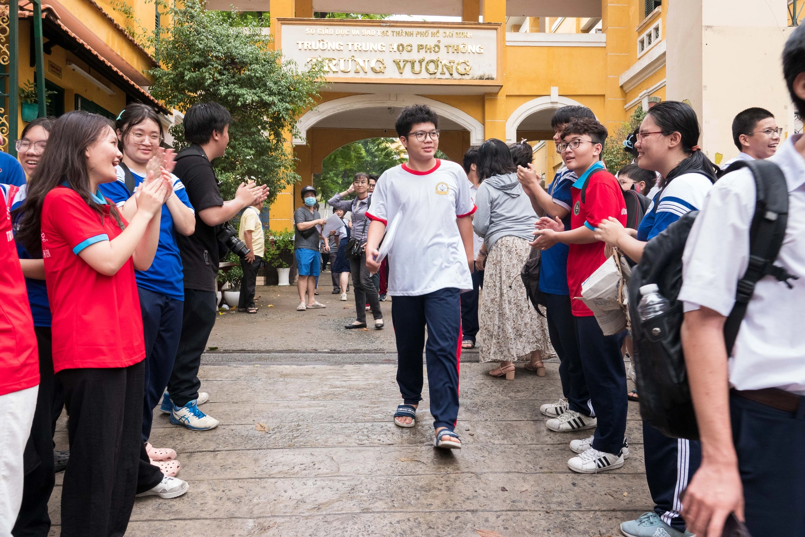 Giảm dạy thêm, học thêm: Cần 'cách mạng' hệ thống thi cử, trường chuyên lớp chọn